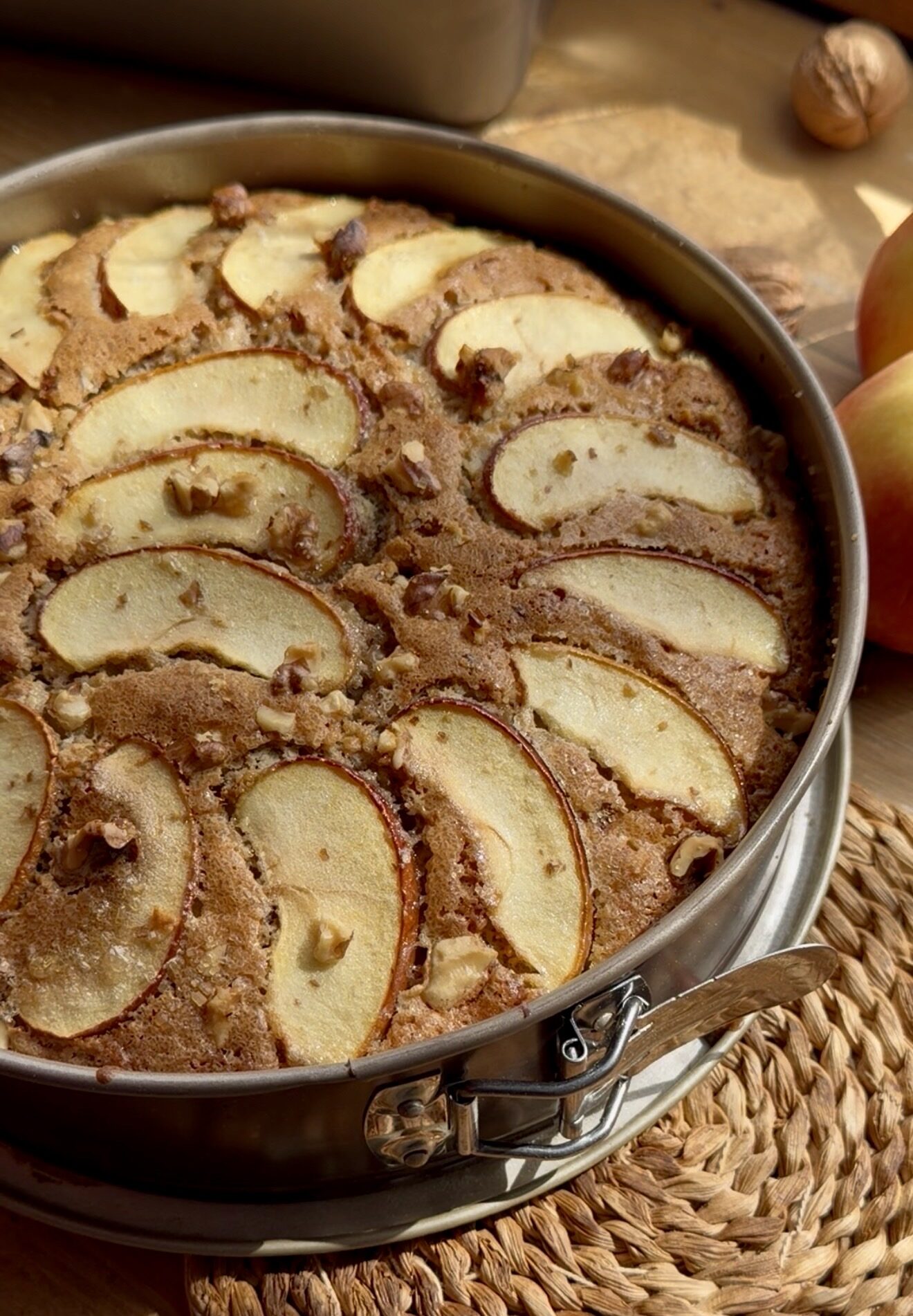 Torta di mele e noci